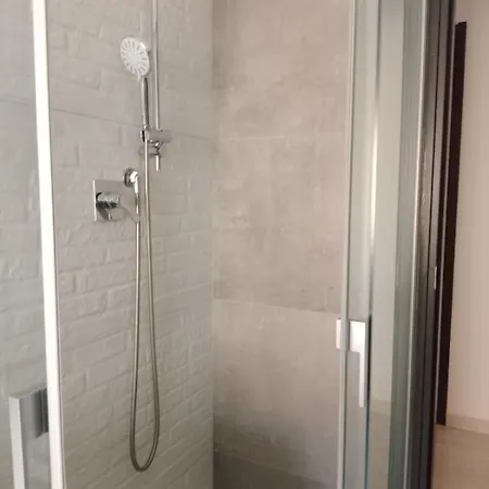 In Next To The Station アパート ドモドッソラ